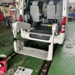 福祉車両の電動リフトアップシート