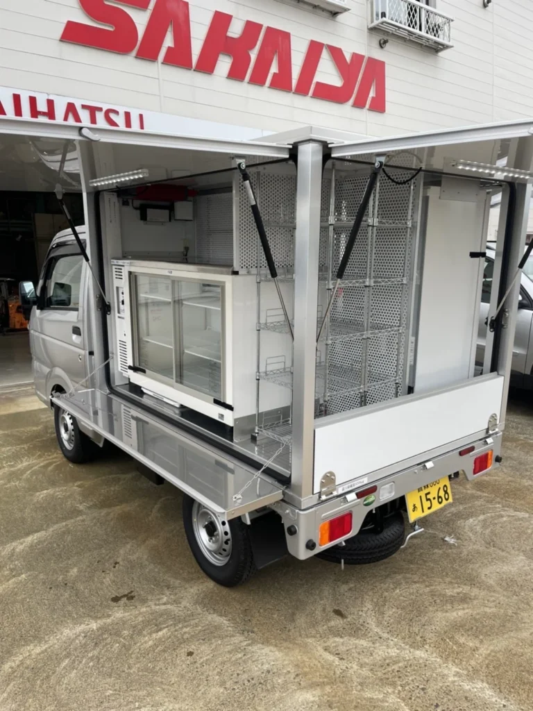 移動販売車に設置した冷蔵ショーケース